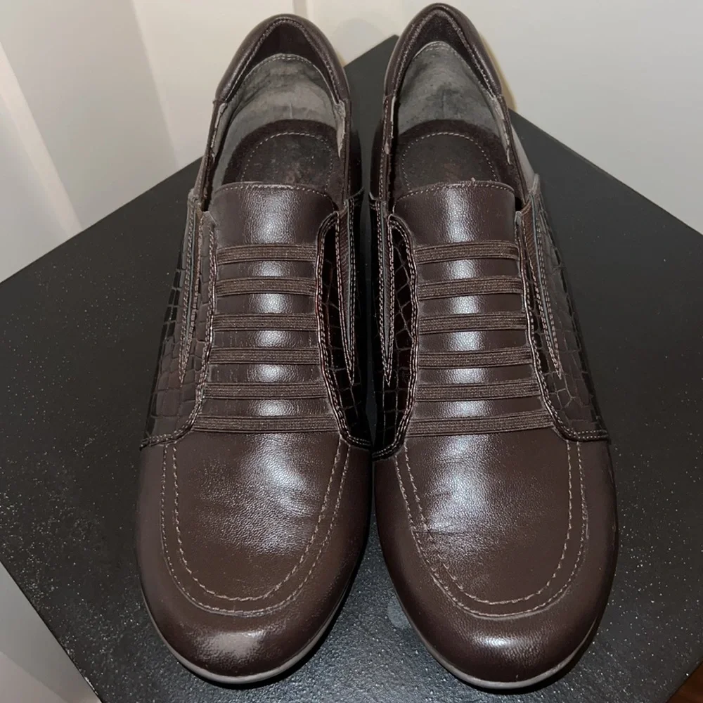 Vaneli Sport loafers, brown with faux alligator accents - Picture 2 of 7